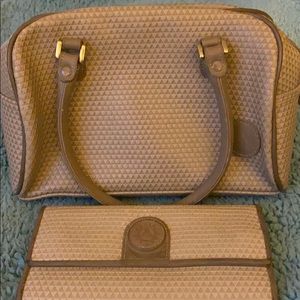 Tan Vintage Liz Claiborne purse. (80’s style)